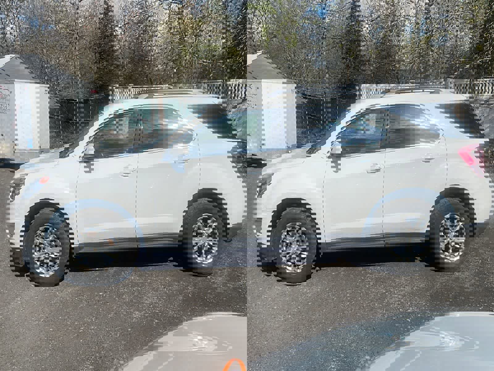 Used 2017 Chevrolet Equinox LT w/ Convenience Package image 4