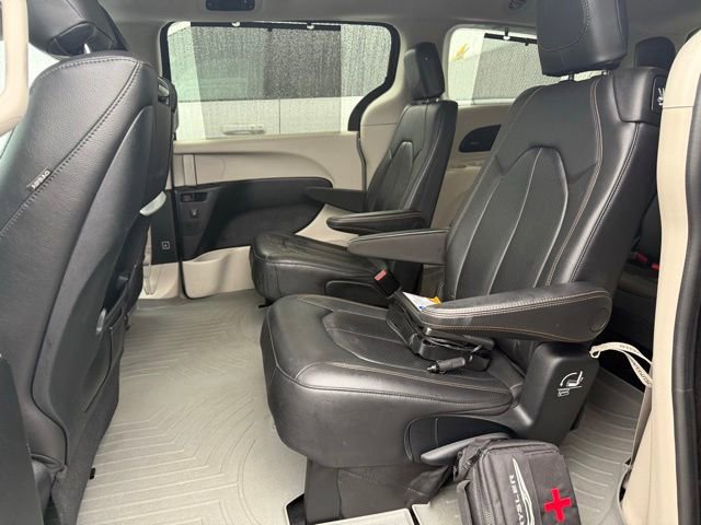 Used 2017 Chrysler Pacifica Touring-L Plus w/ Advanced Safetytec Group FWD image 9