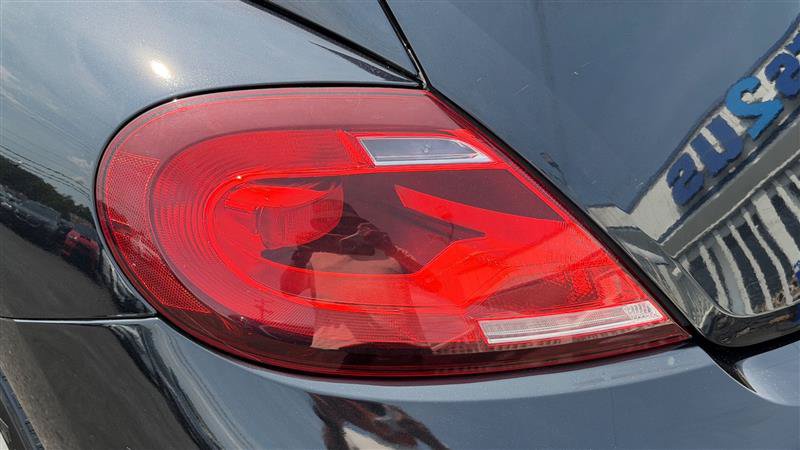 Used 2018 Volkswagen Beetle 2.0T FWD image 13