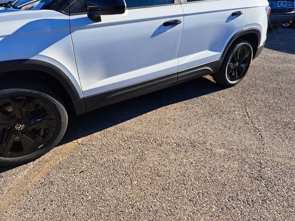 New 2026 Volkswagen Taos SE image 10