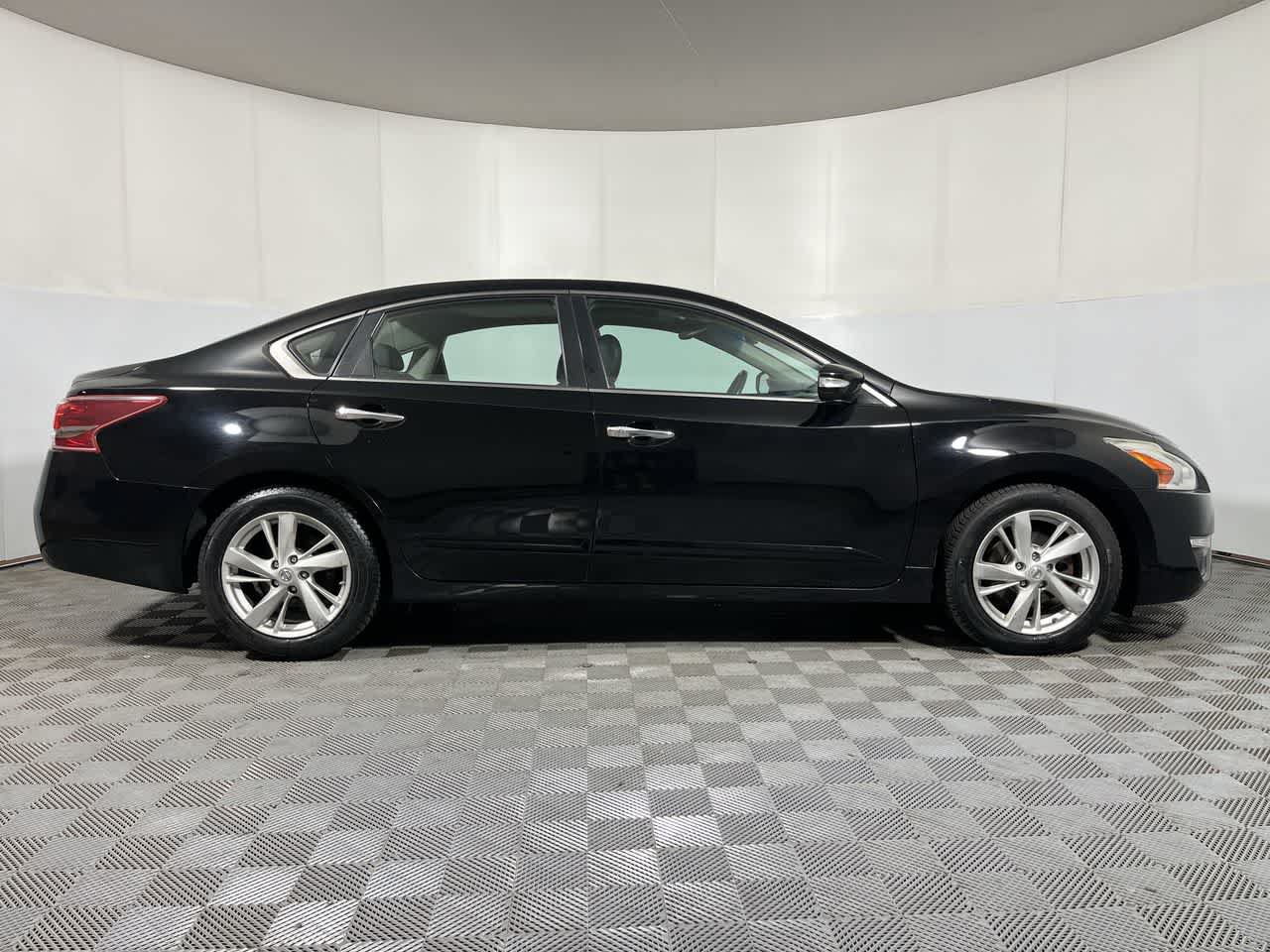 Used 2013 Nissan Altima 2.5 SL w/ Technology Pkg FWD image 9