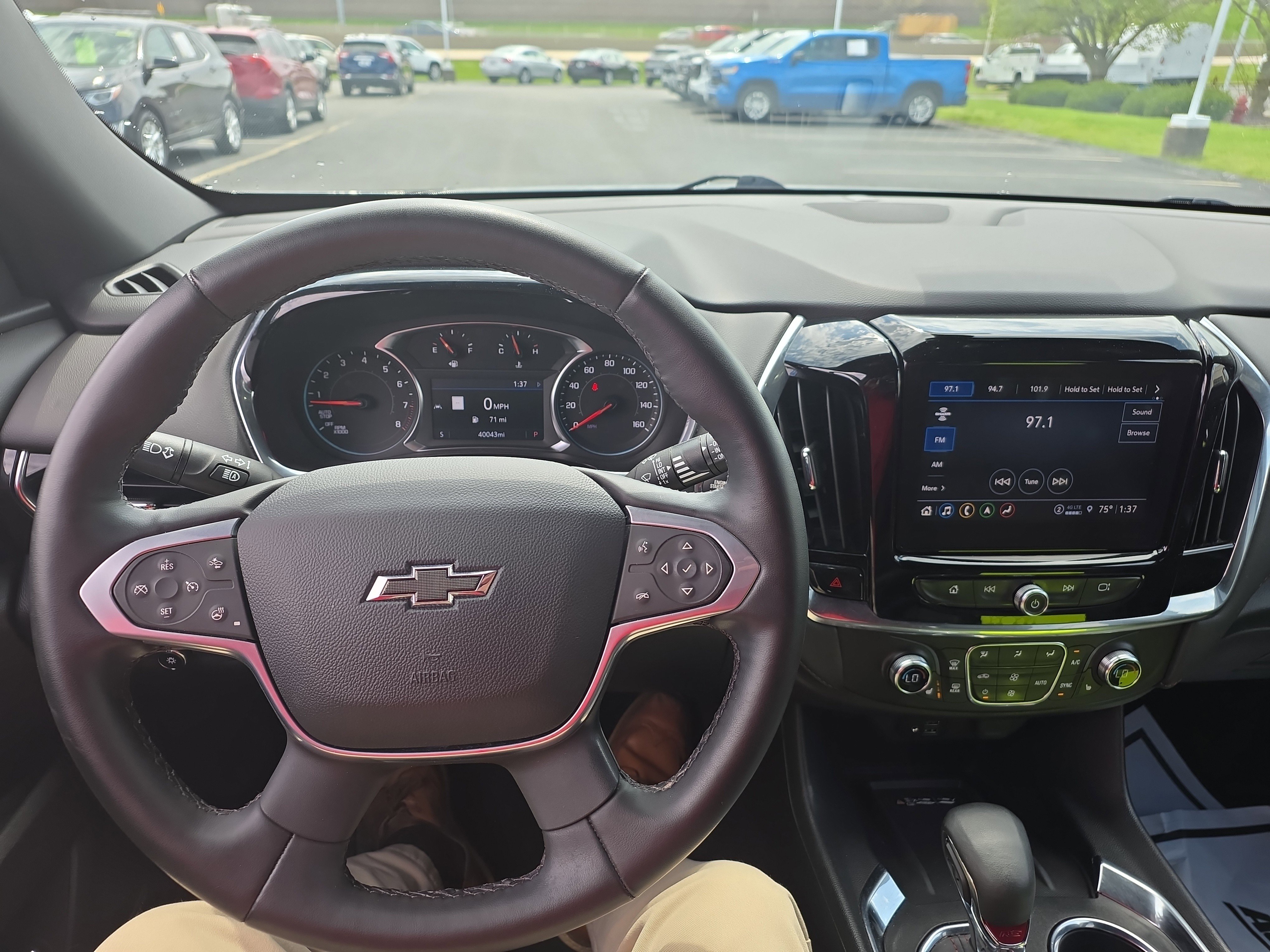 Used 2023 Chevrolet Traverse RS image 14