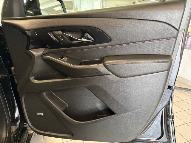 Used 2023 Chevrolet Traverse RS image 32