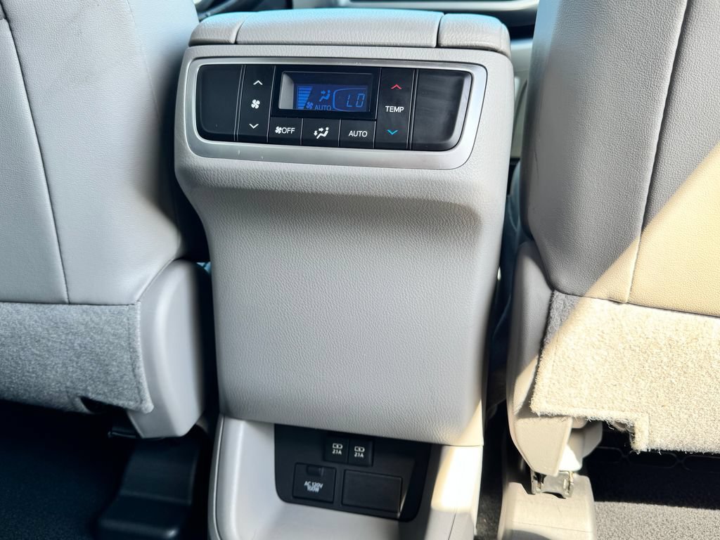 Used 2019 Toyota Highlander XLE FWD image 15