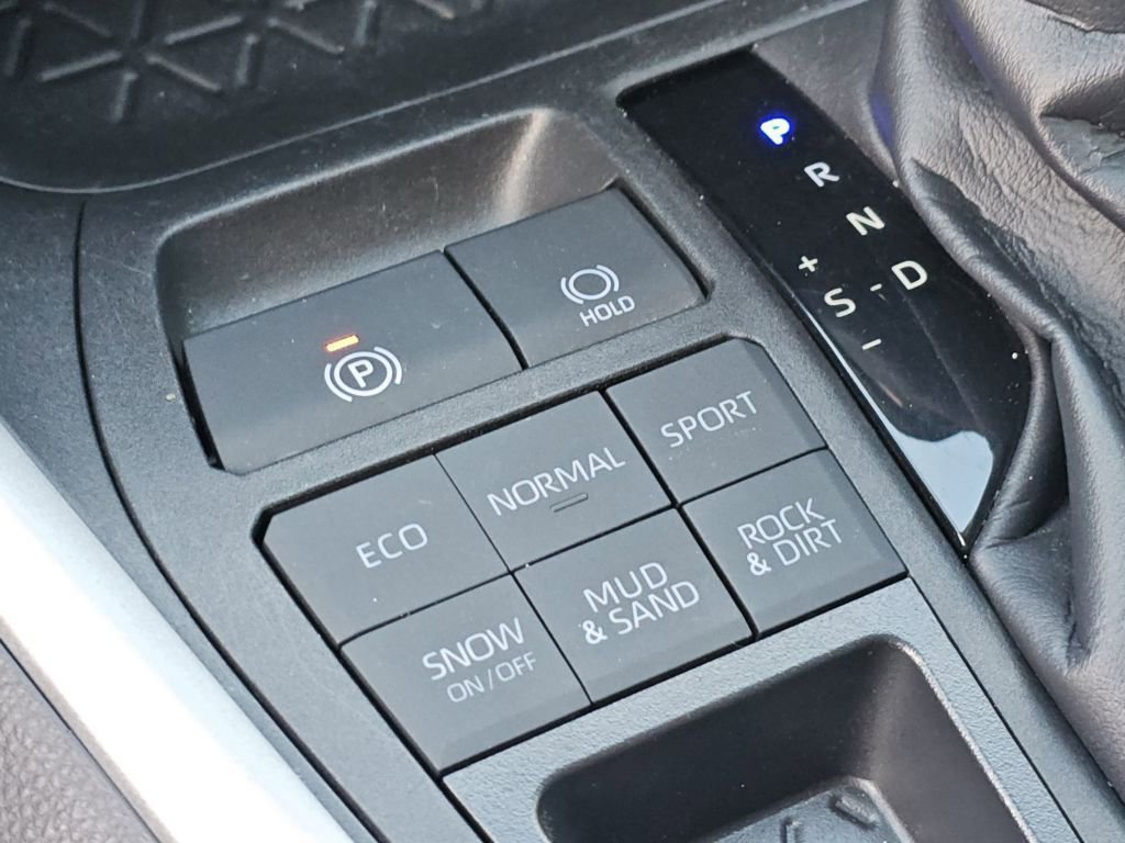 Used 2023 Toyota RAV4 LE image 9