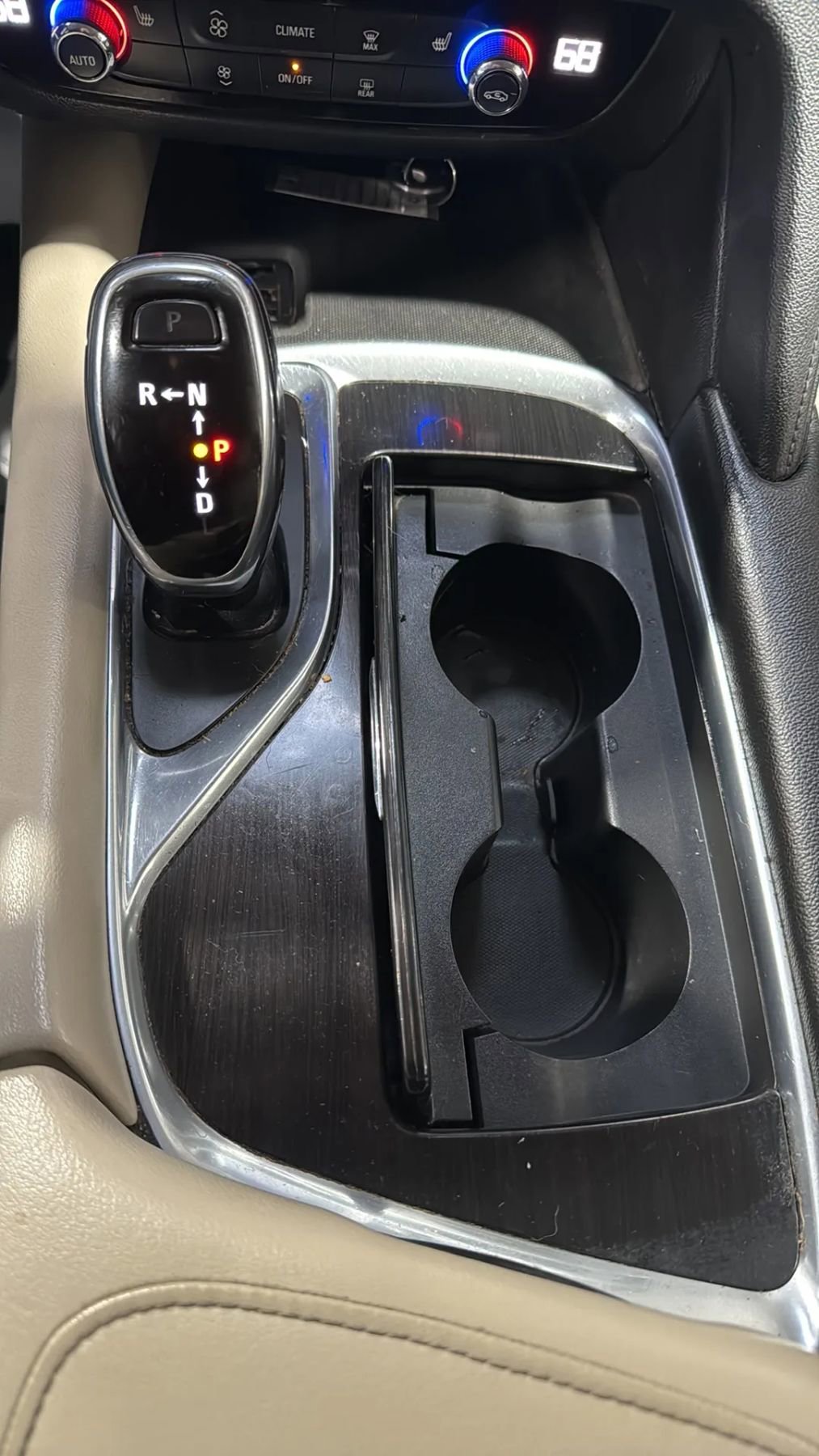 Used 2020 Buick Enclave Essence image 19