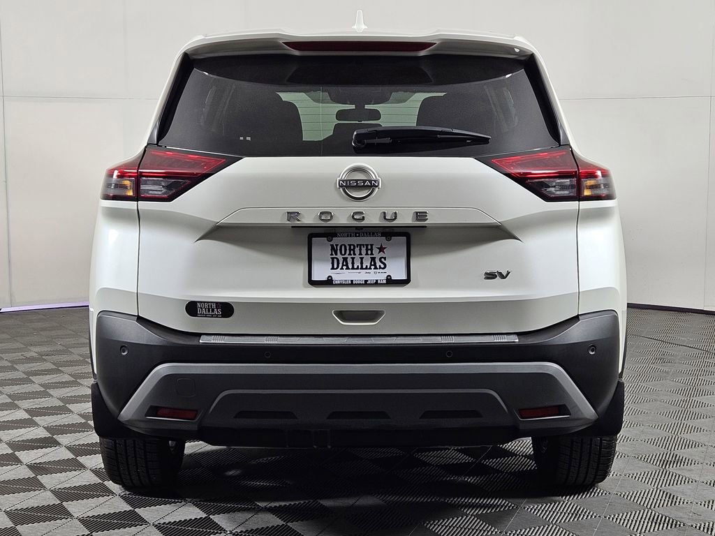 Used 2023 Nissan Rogue SV image 3