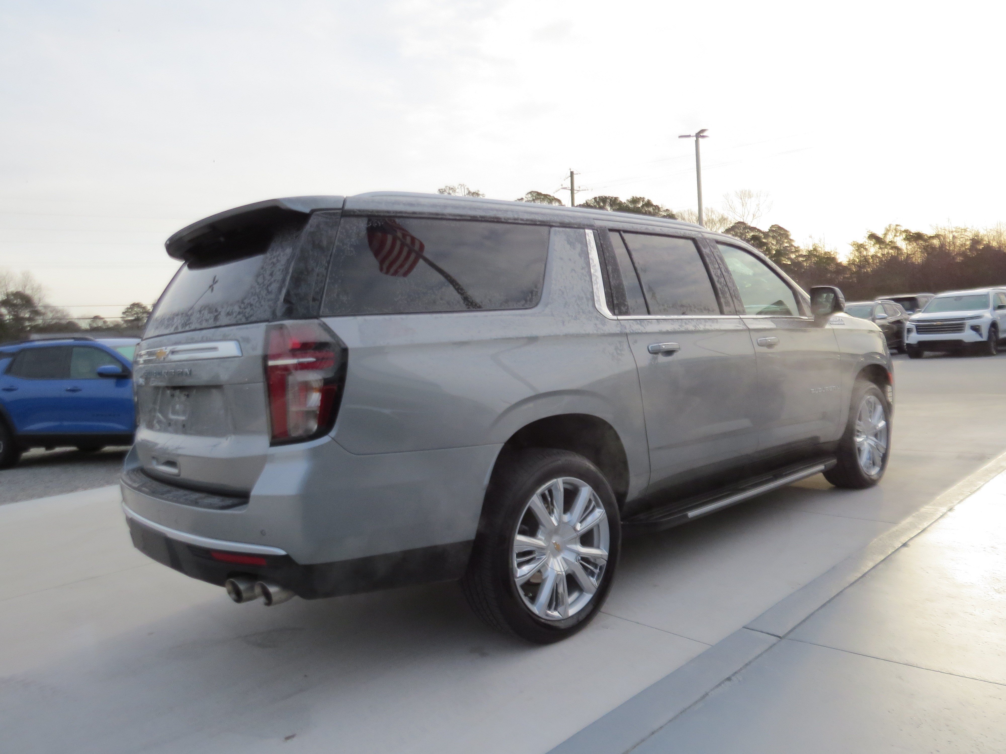 Used 2023 Chevrolet Suburban High Country RWD image 5