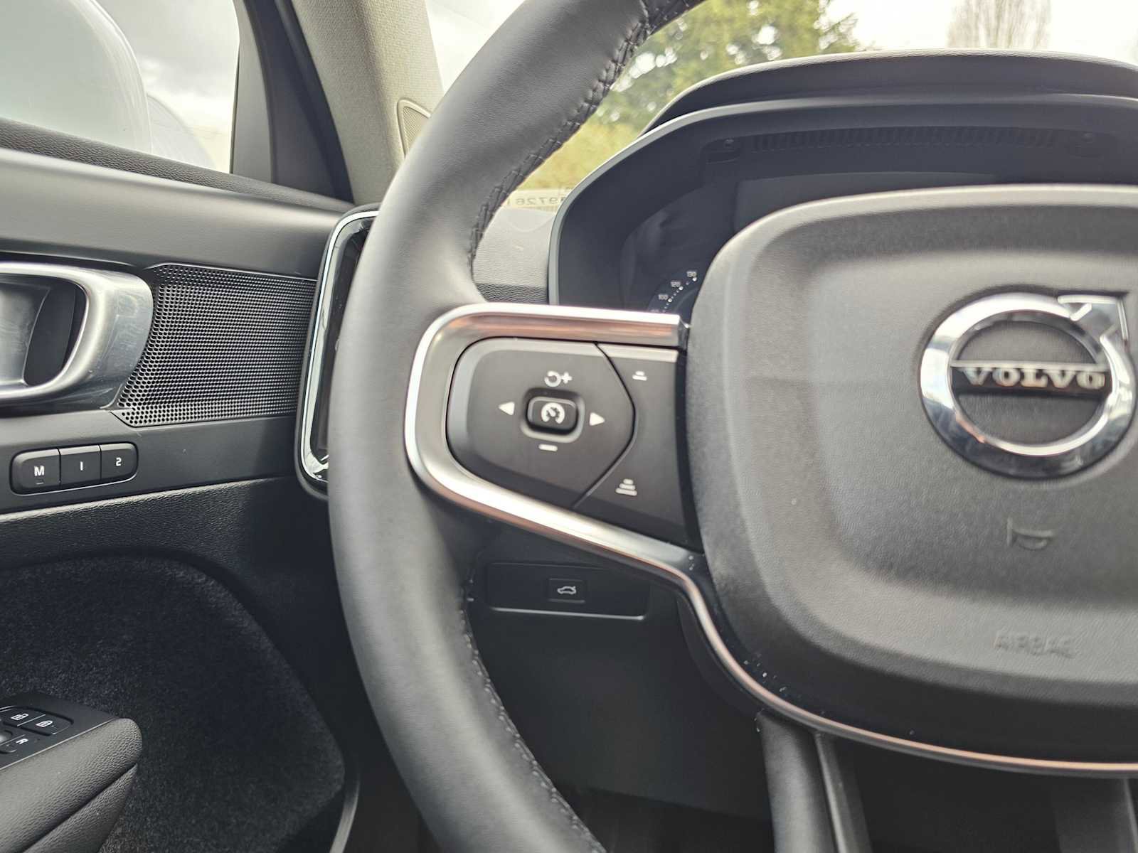 Used 2025 Volvo XC40 B5 Core w/ Protection Package Premier image 30
