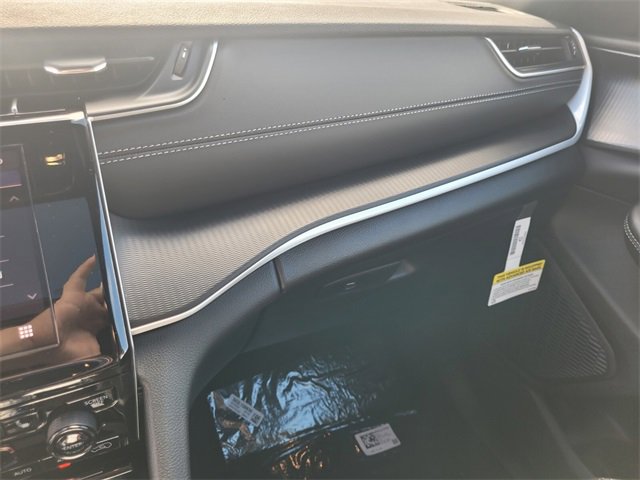 New 2025 Jeep Grand Cherokee Altitude image 27