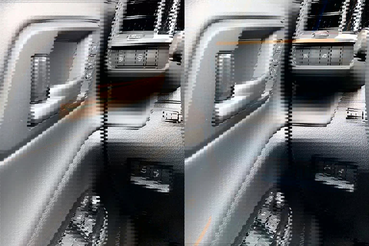 Used 2026 Toyota Crown Limited w/ Advanced Technology Package image 34