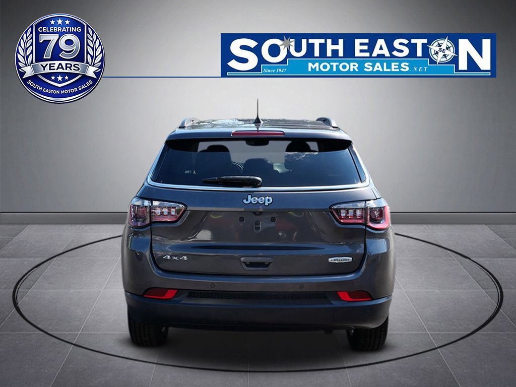 Used 2021 Jeep Compass Latitude w/ Driver Assistance Group AWD/4WD image 4