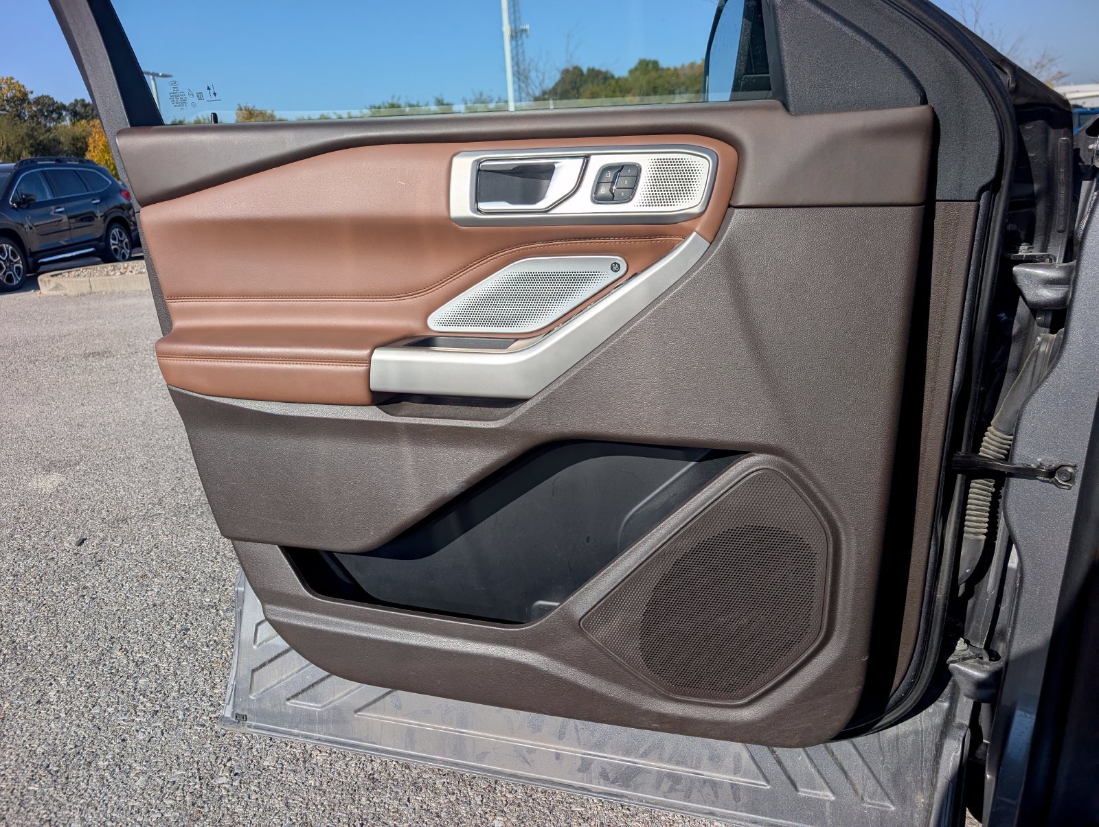Used 2022 Ford Explorer King Ranch w/ Premium Technology Package AWD/4WD image 23