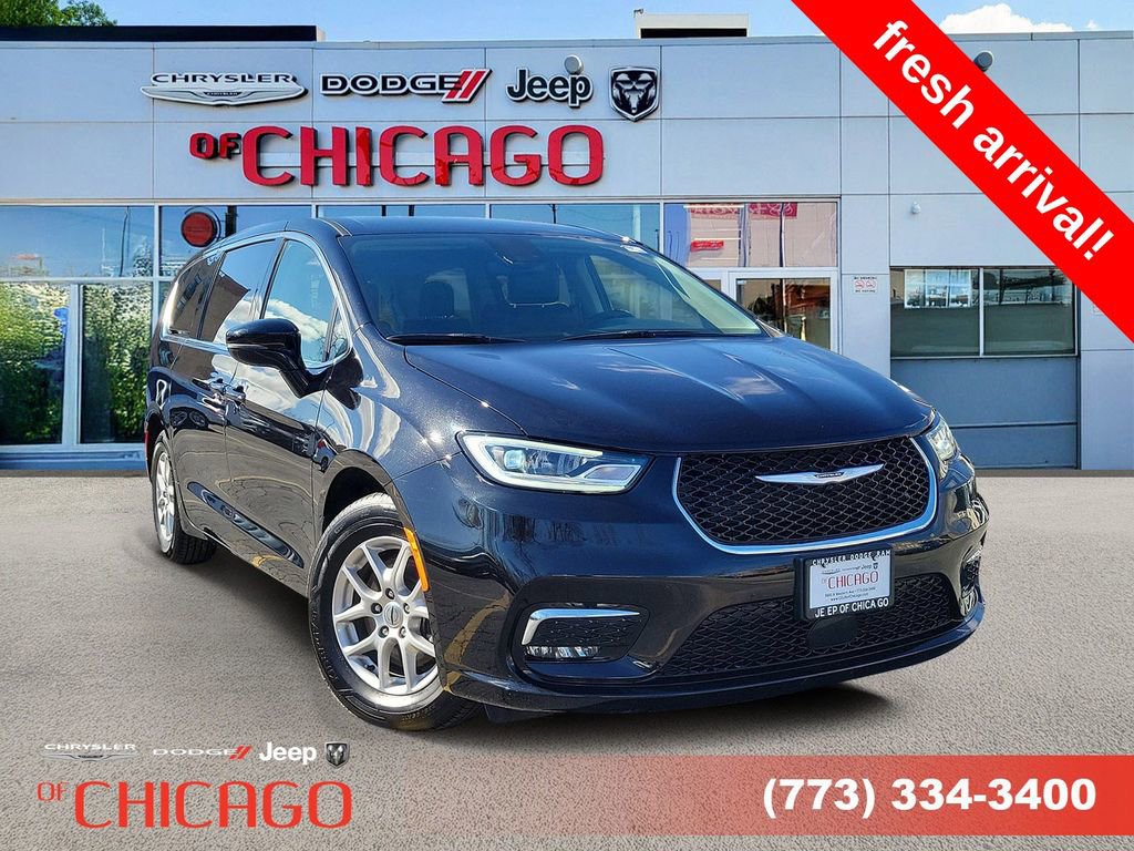 Certified 2024 Chrysler Pacifica Touring-L image 1