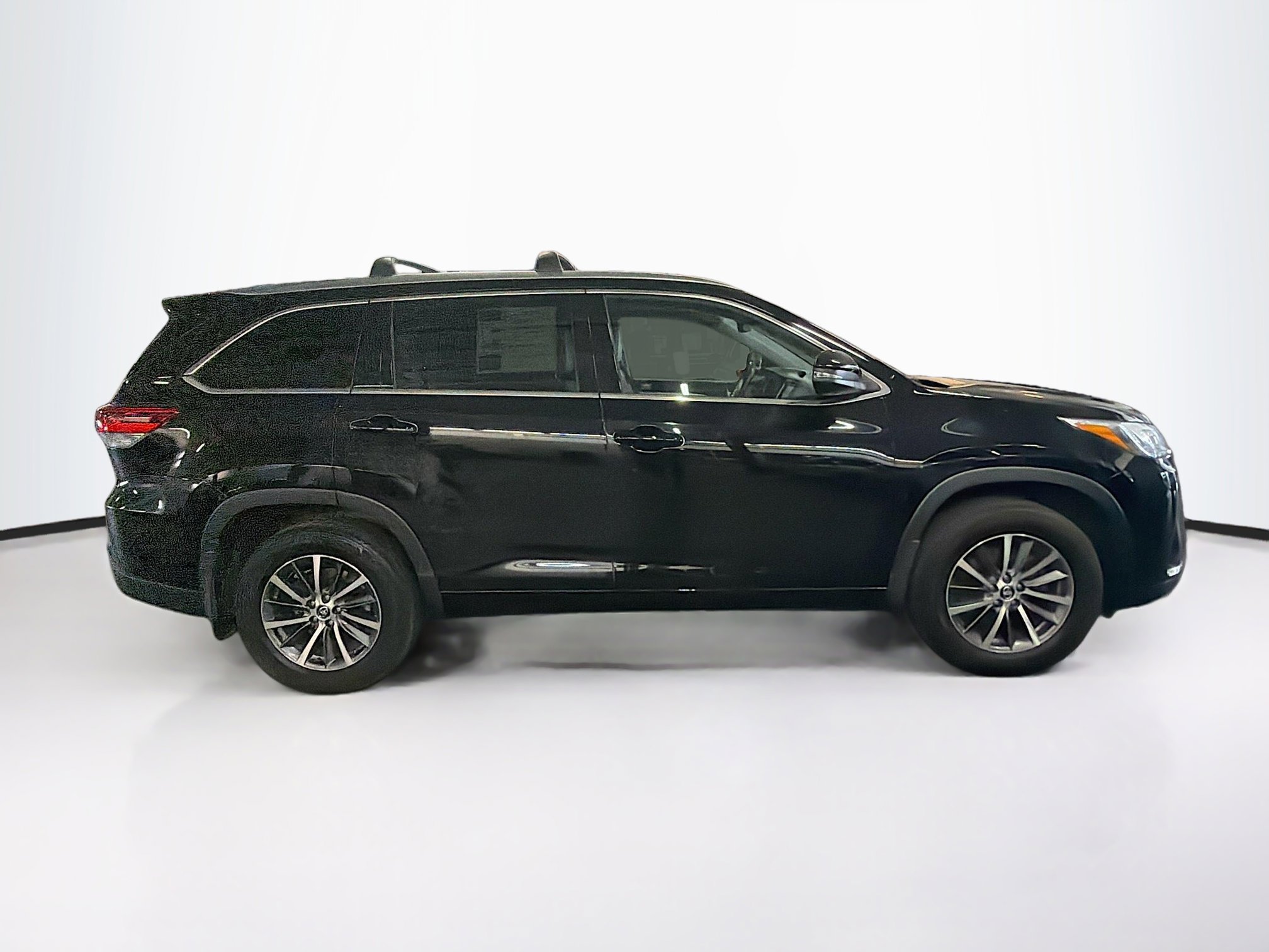 Used 2017 Toyota Highlander XLE AWD/4WD image 10