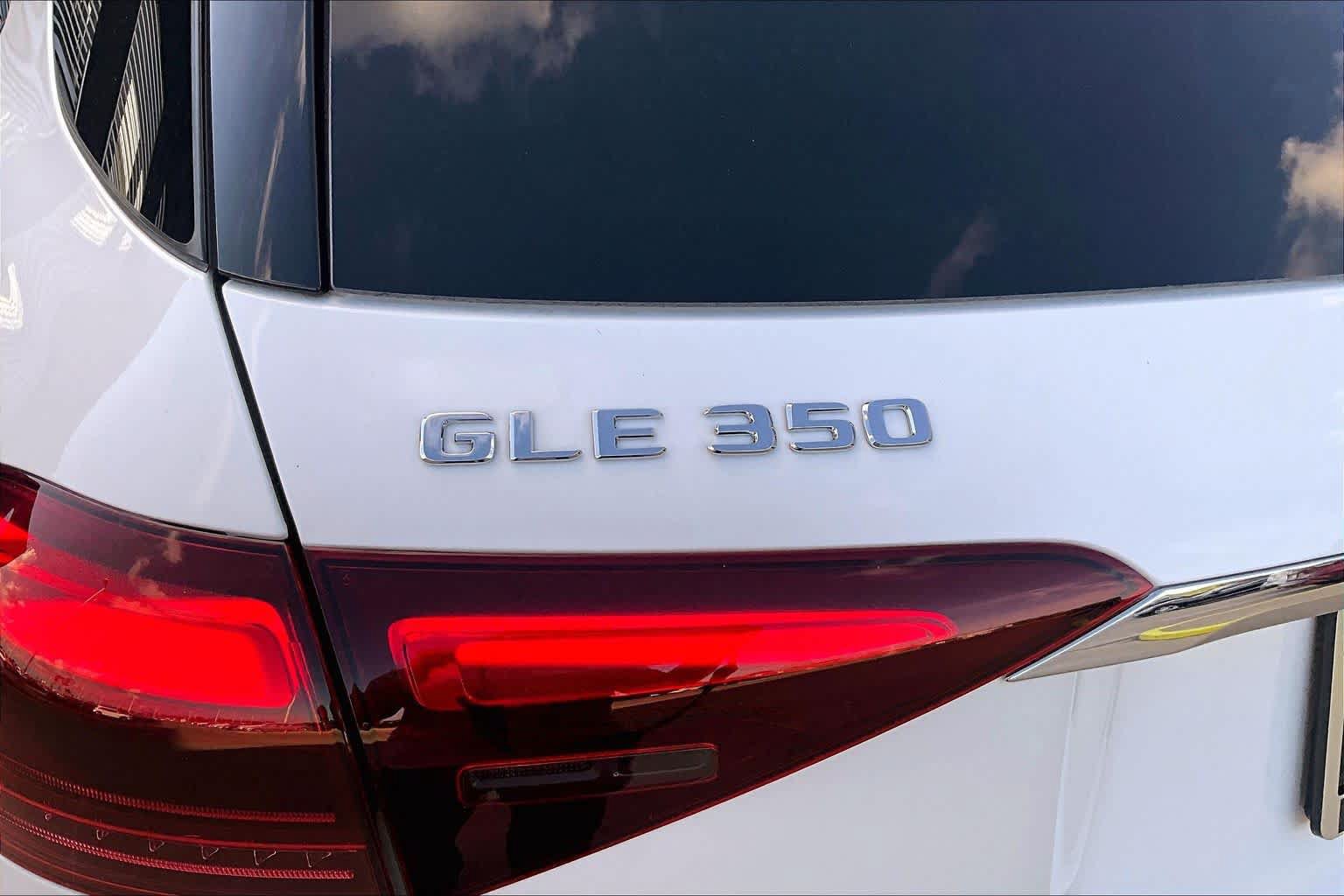Used 2024 Mercedes-Benz GLE 350 4MATIC w/ AMG Line Exterior image 28