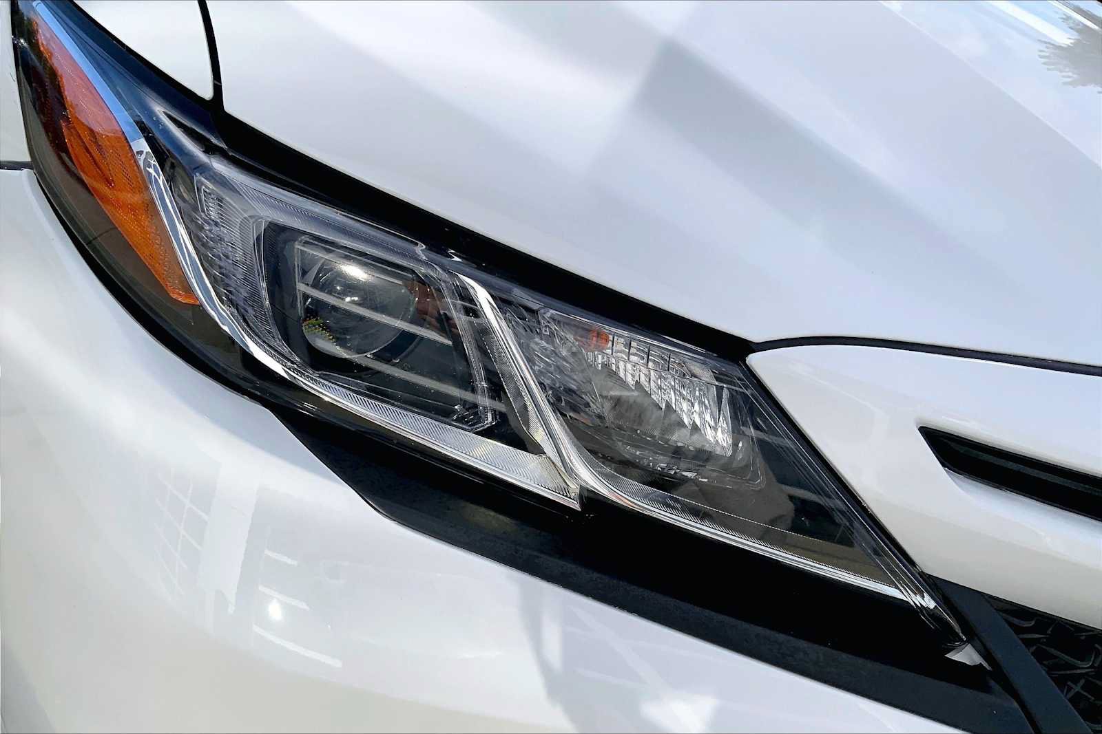 Used 2018 Toyota Camry SE FWD image 24