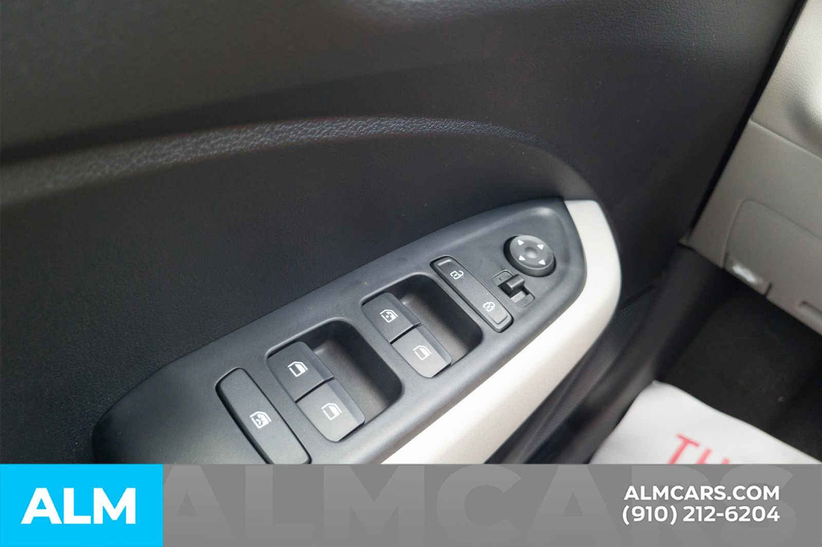 Certified 2025 Hyundai Venue SEL image 30