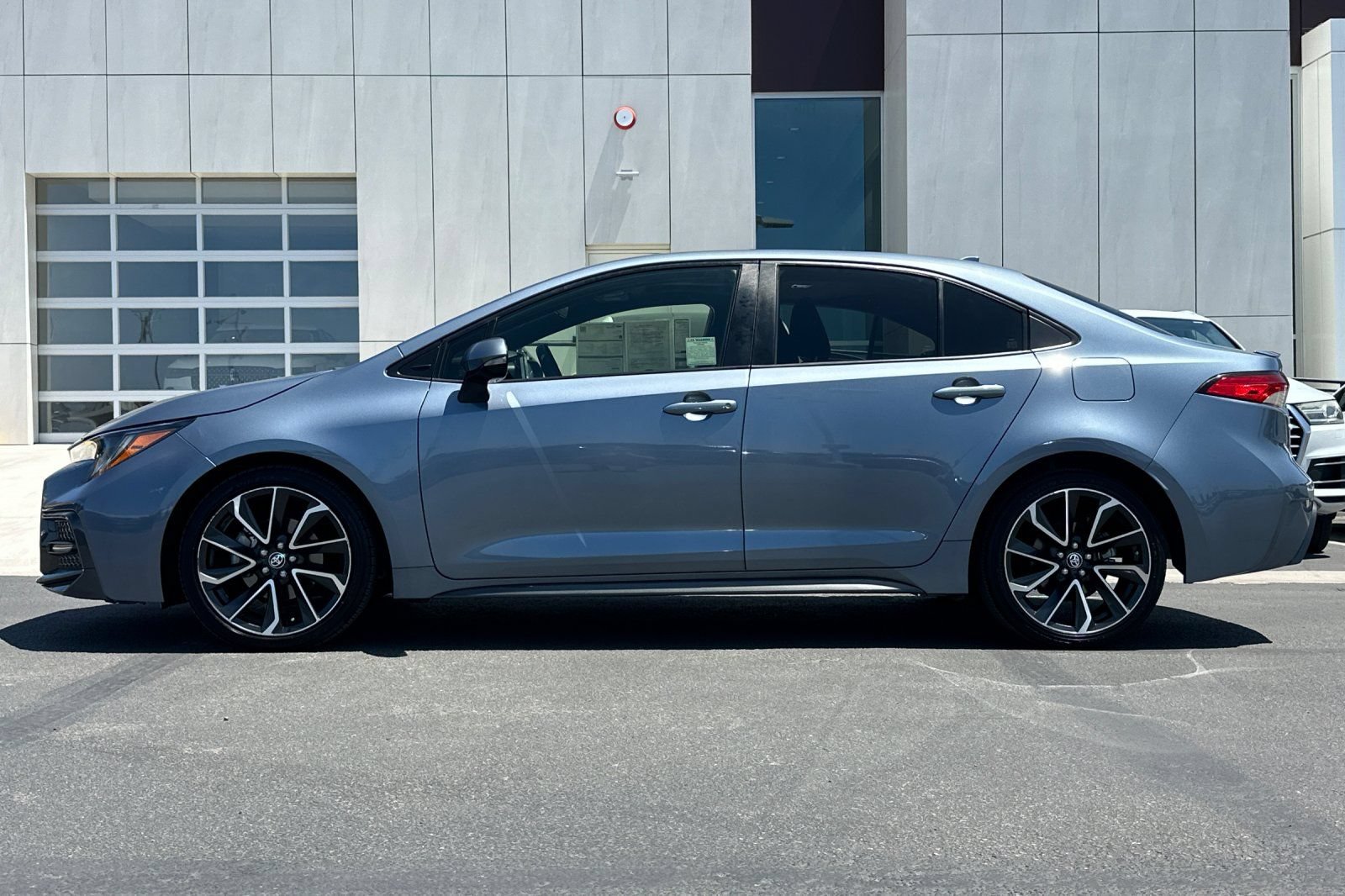 Used 2020 Toyota Corolla SE w/ SE Premium Package FWD image 6