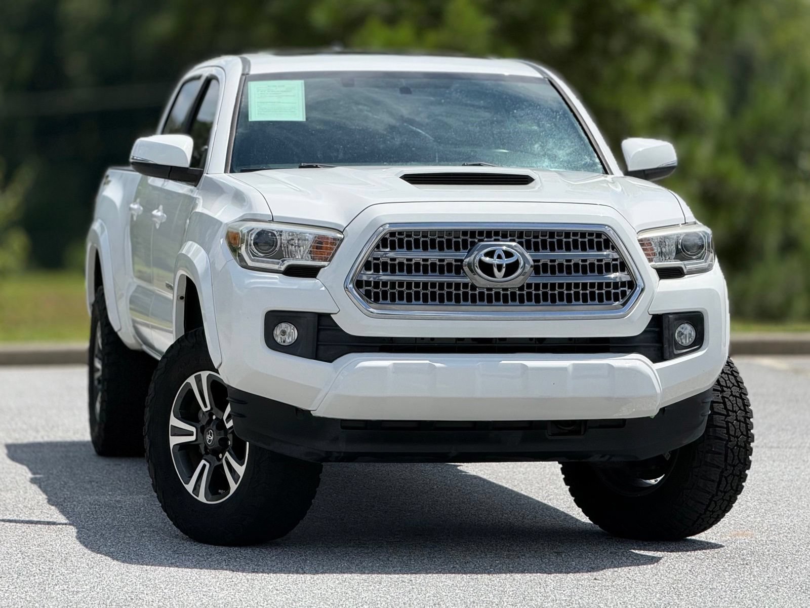 Used 2017 Toyota Tacoma TRD Sport w/ Premium & Technology Package RWD image 4