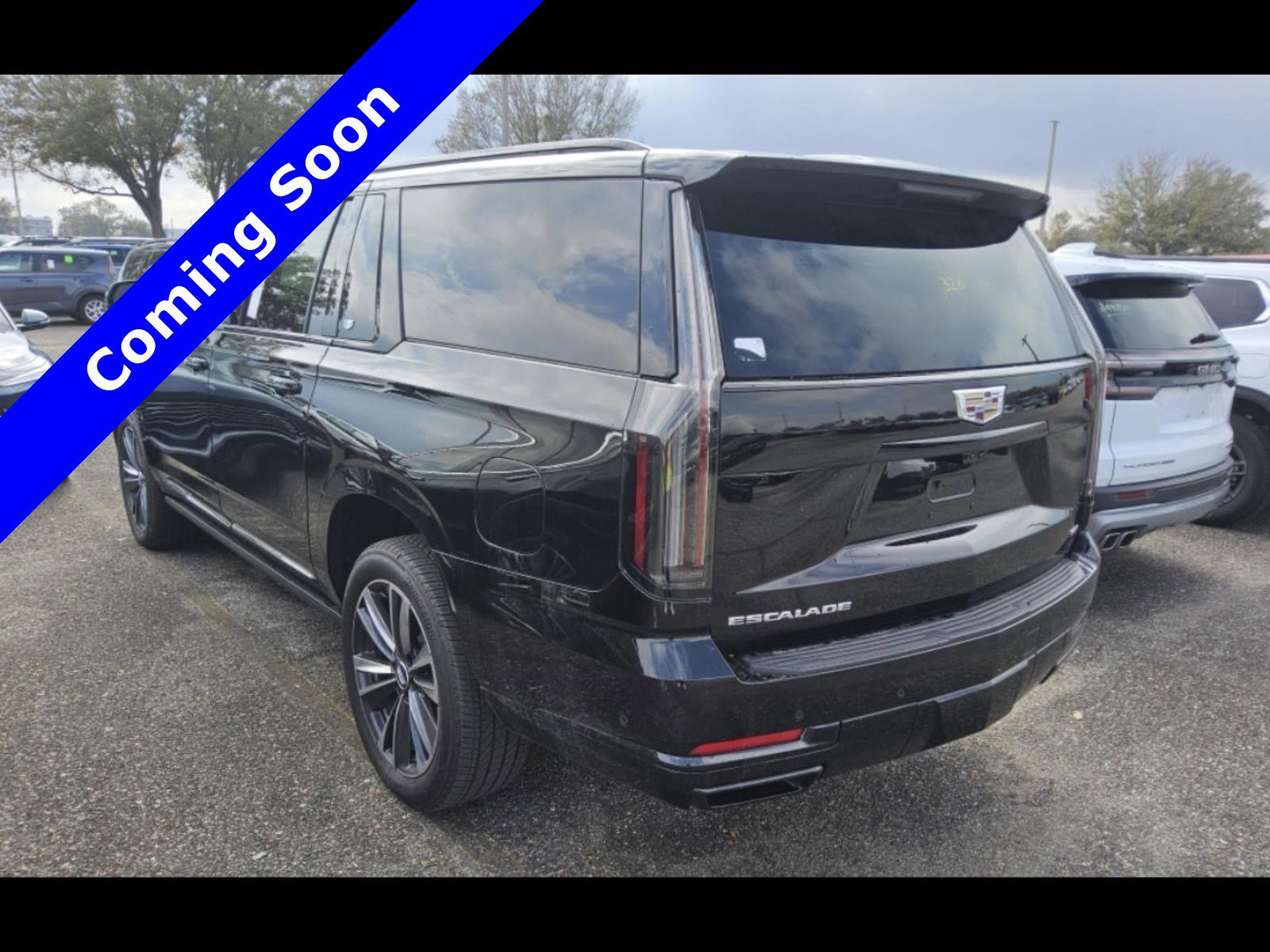 Used 2025 Cadillac Escalade ESV Sport w/ Touring Package image 11