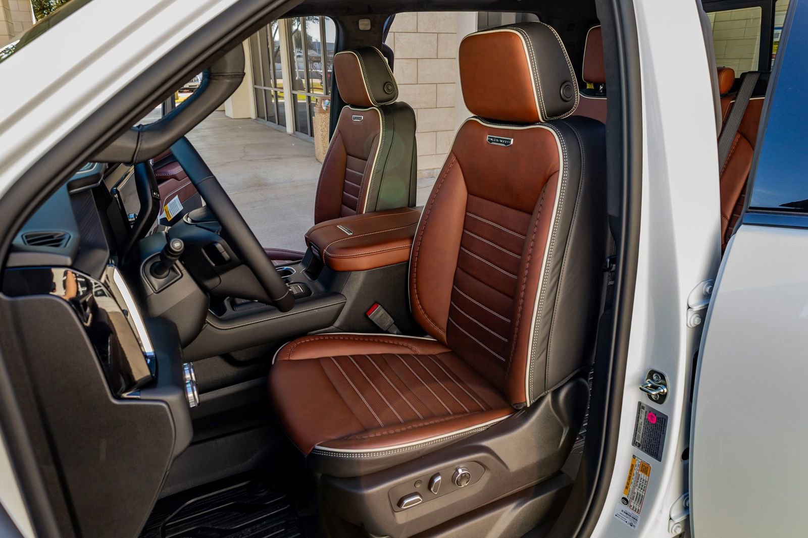 Used 2026 GMC Sierra 3500 Denali Ultimate w/ LPO, Black Badging Package image 29