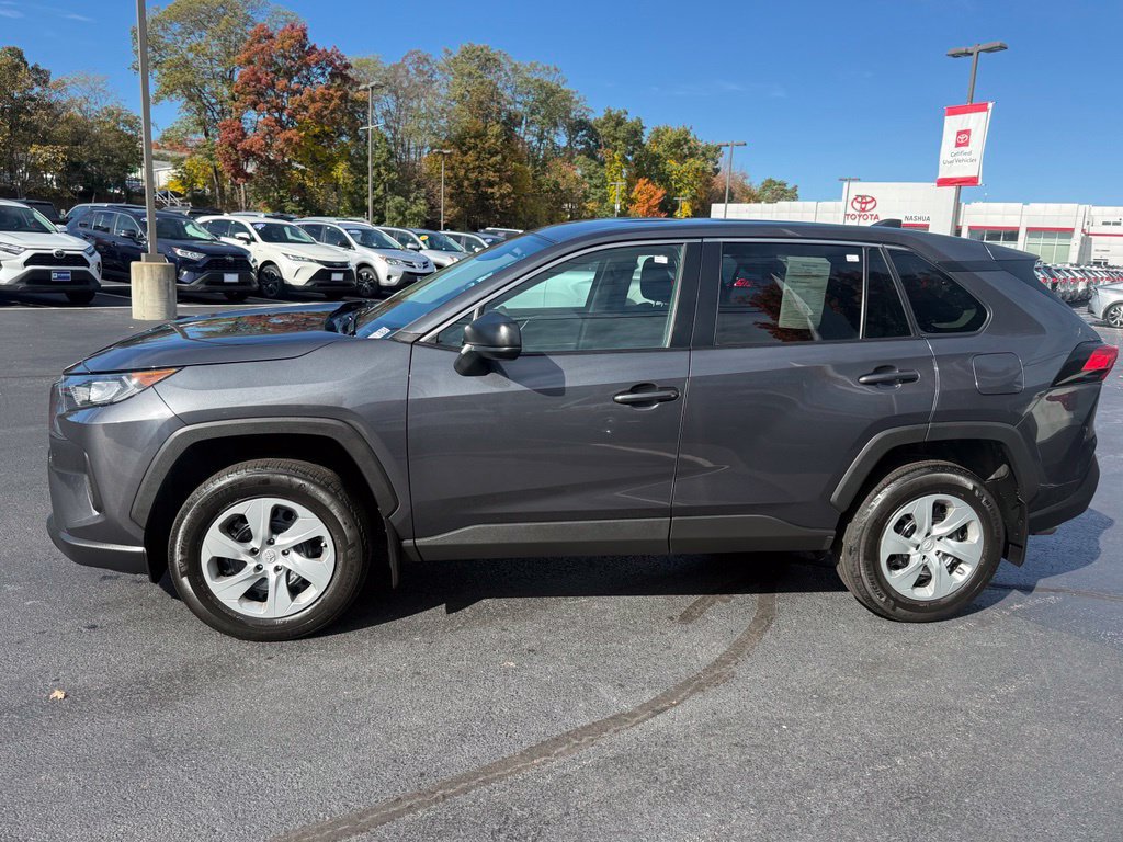 Used 2022 Toyota RAV4 LE AWD/4WD image 3