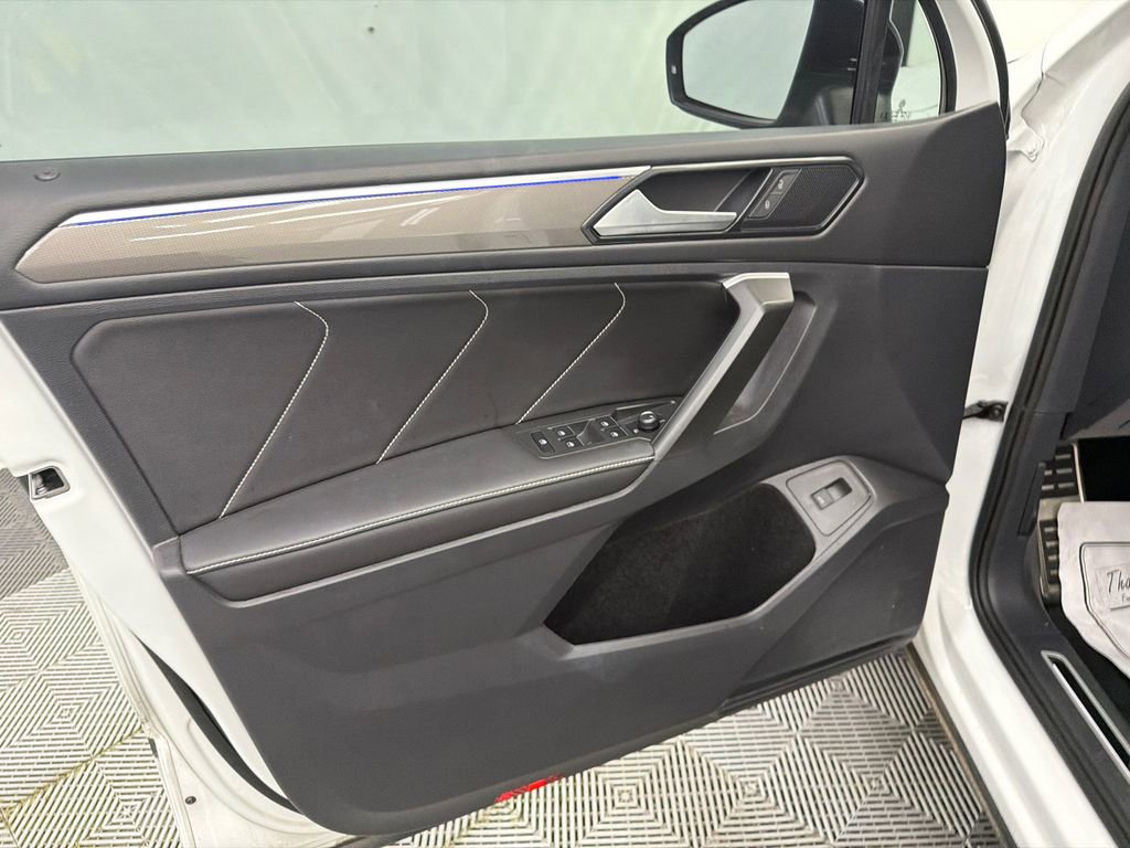 Used 2024 Volkswagen Tiguan SE R-Line FWD image 11