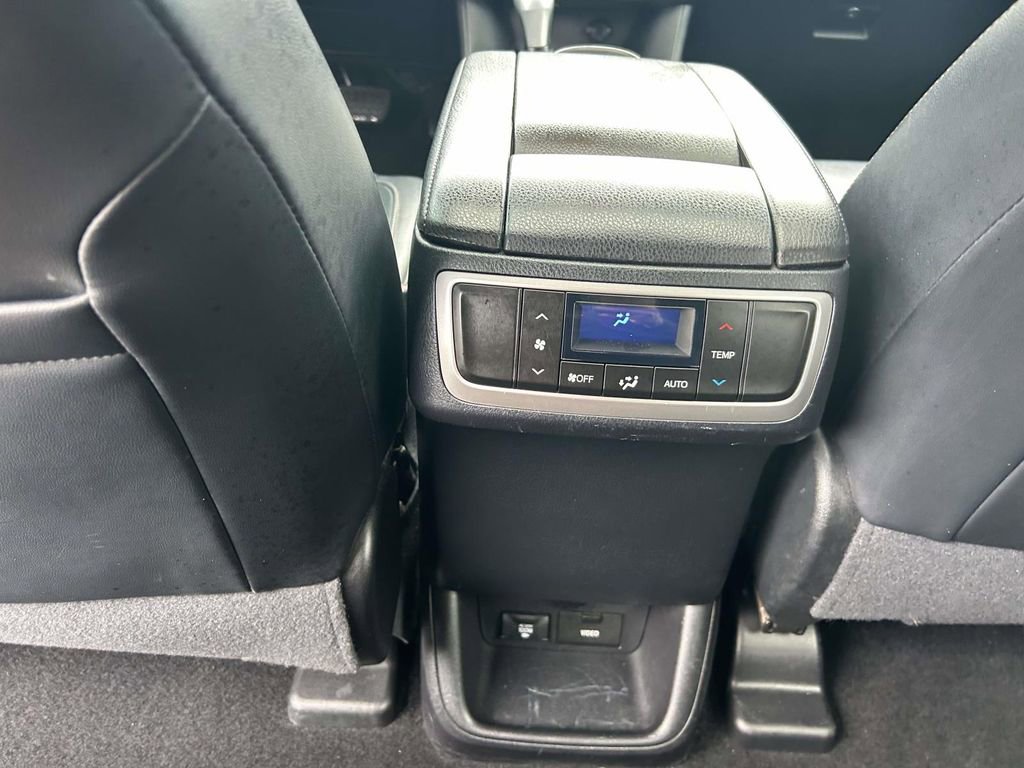 Used 2015 Toyota Highlander XLE image 16