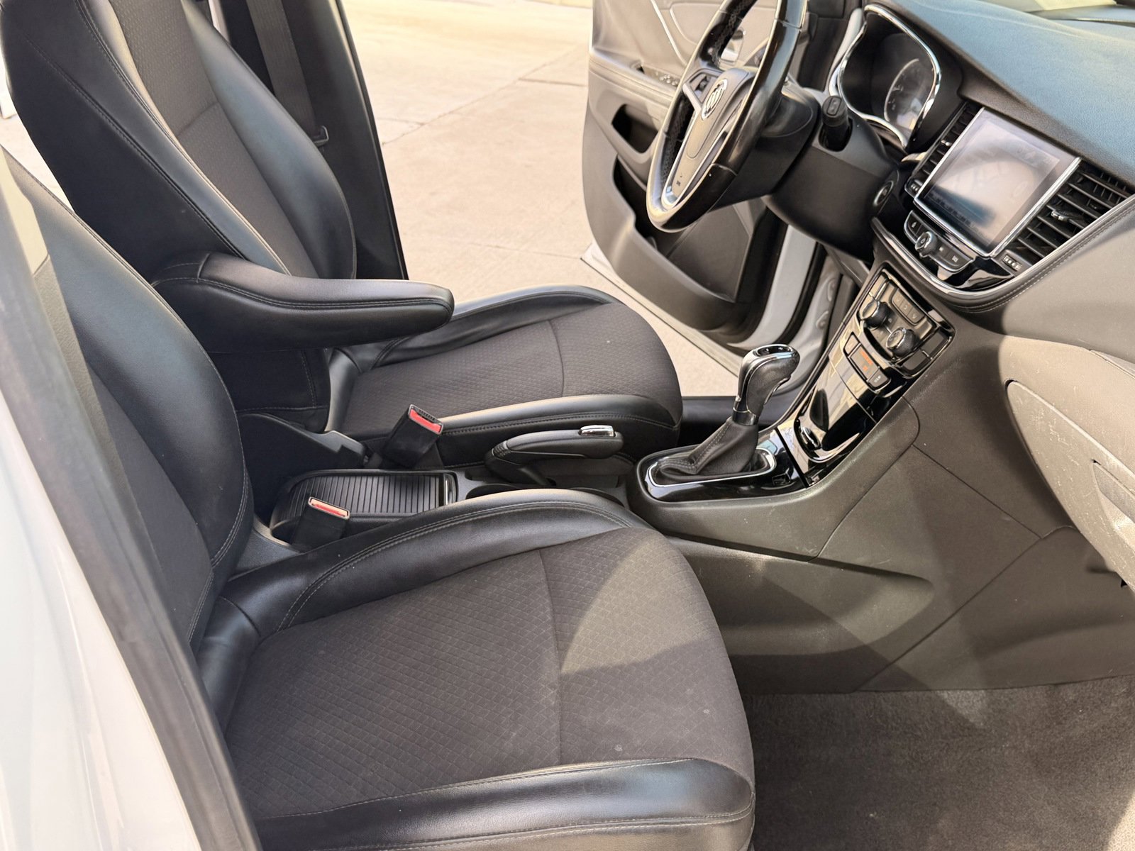 Used 2020 Buick Encore Preferred FWD image 28