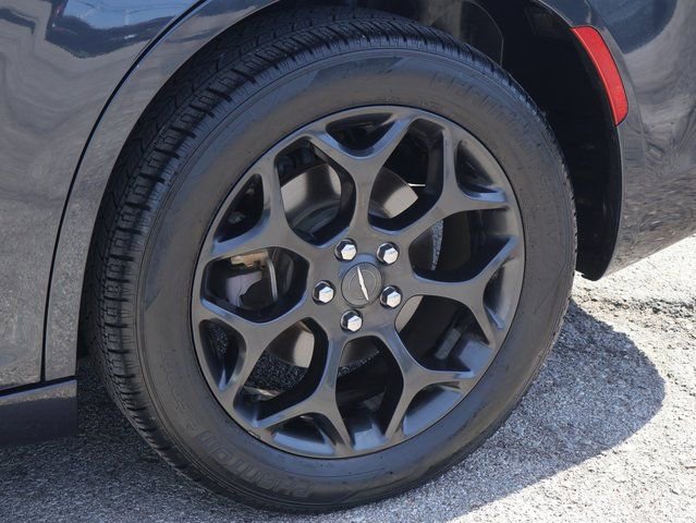 Used 2019 Chrysler 300 S image 71