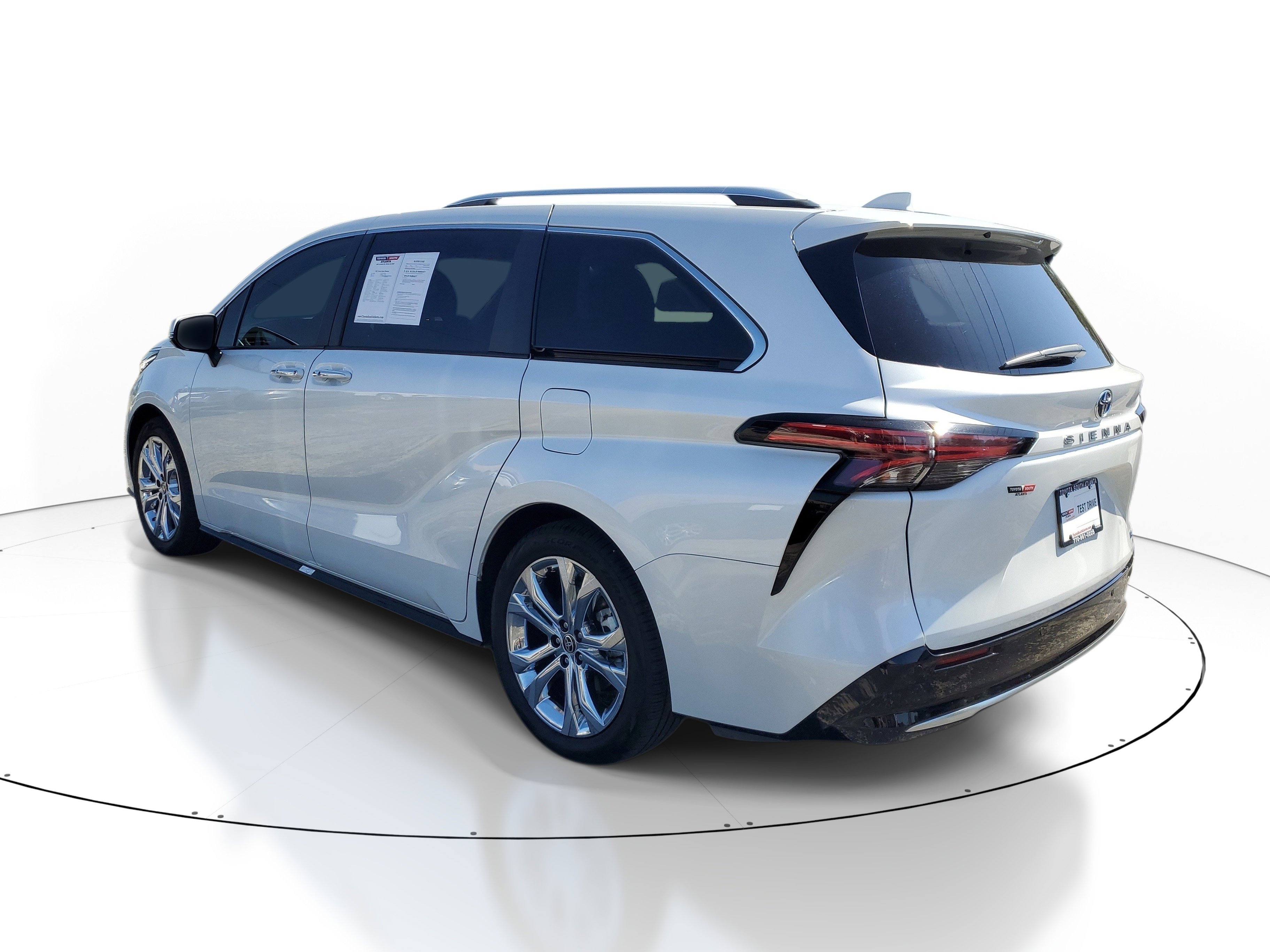 Used 2023 Toyota Sienna Platinum image 4