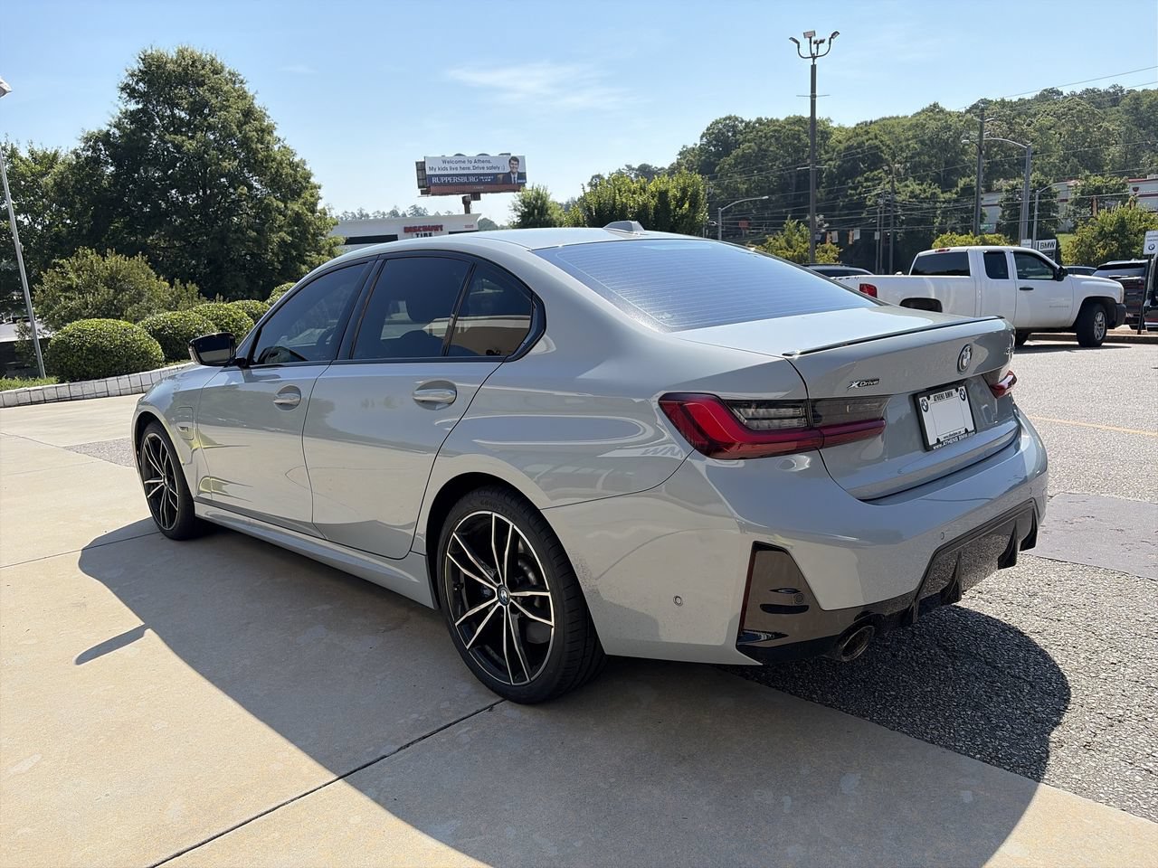 Used 2023 BMW 330e xDrive w/ M Sport Package AWD/4WD image 6