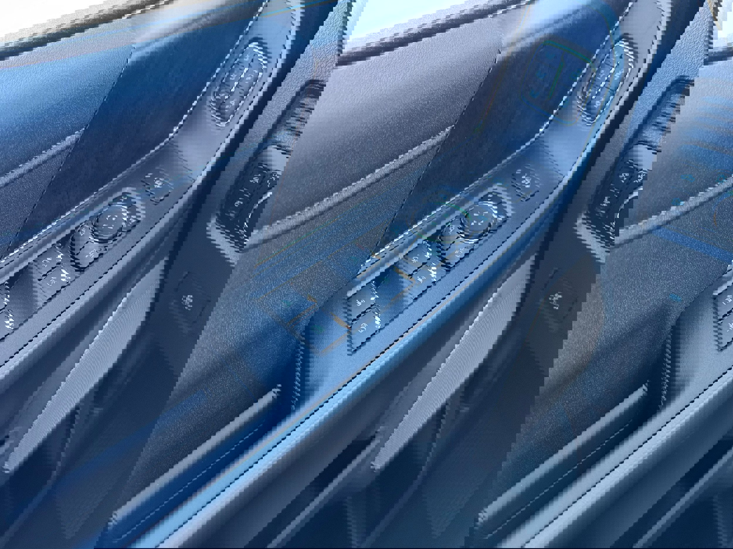 New 2026 Ford F250 Lariat w/ Black Appearance Package image 43