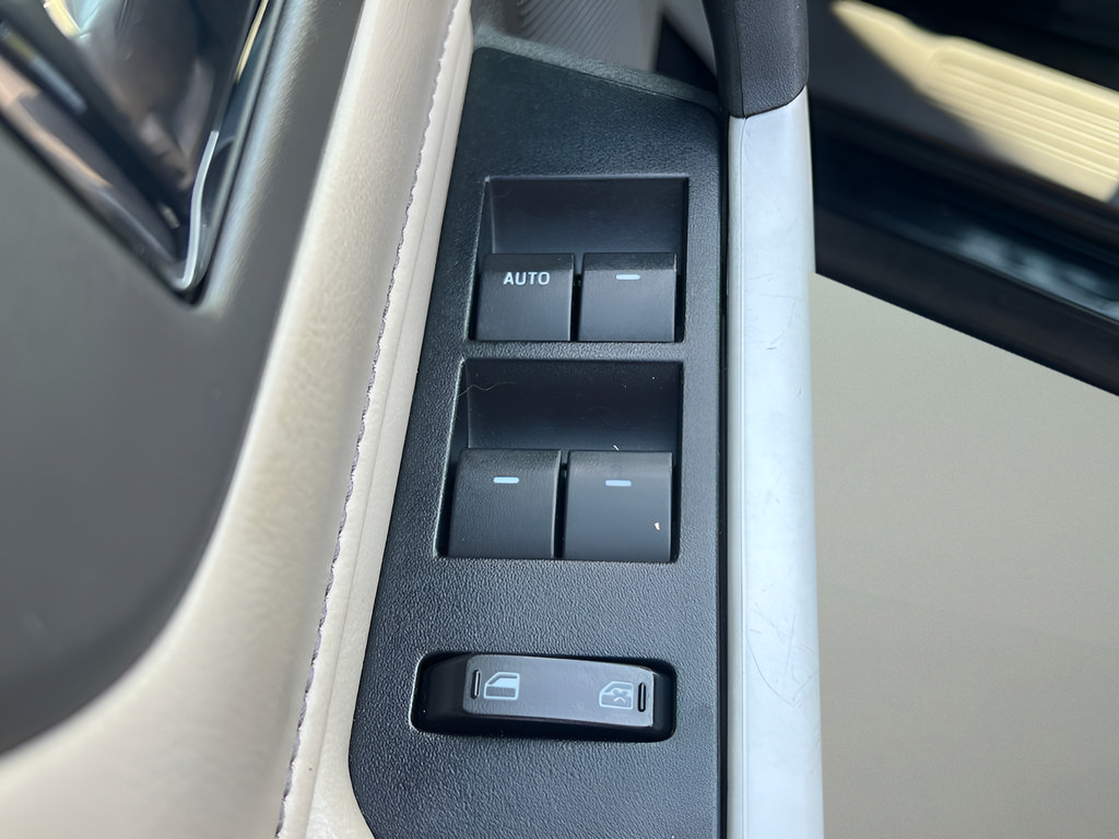Used 2011 Ford Edge SEL w/ 202A Rapid Spec Order Code AWD/4WD image 13