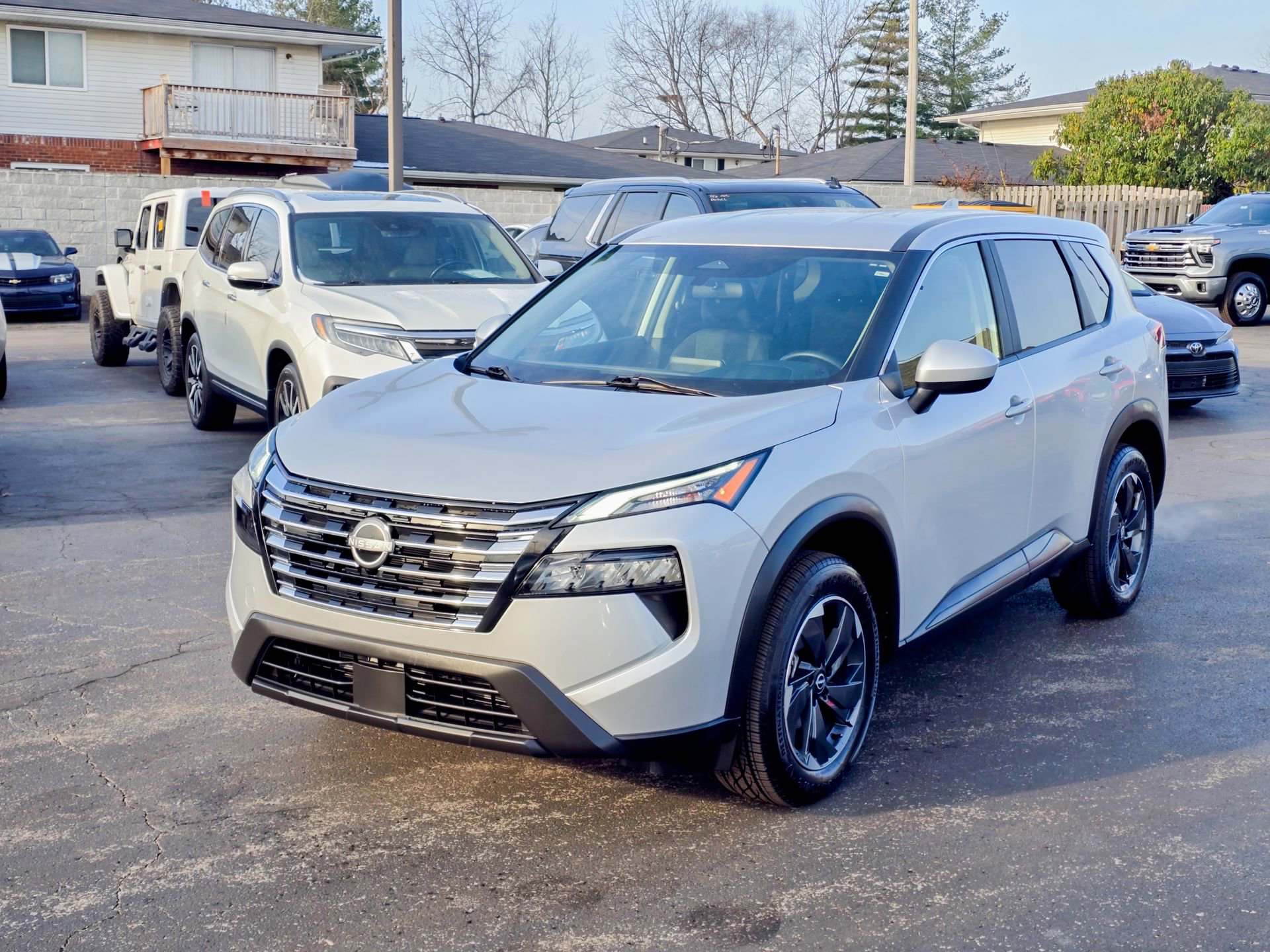 Used 2024 Nissan Rogue SV image 9