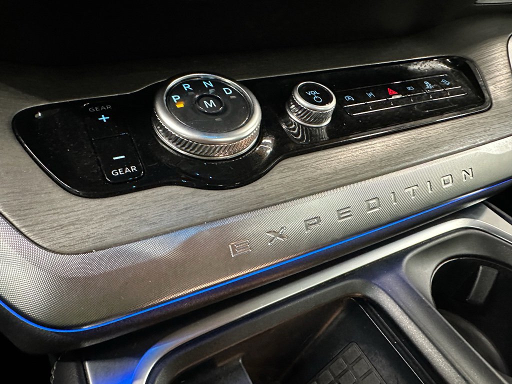 Used 2025 Ford Expedition Platinum image 37