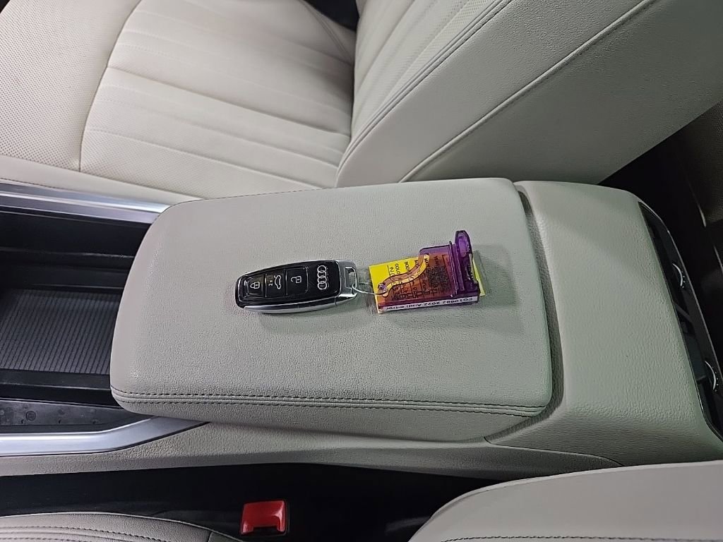 Used 2022 Audi e-tron Premium Plus w/ Premium Plus Package image 33