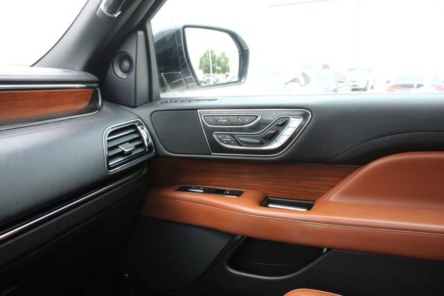 Used 2019 Lincoln Navigator L Reserve AWD/4WD image 20