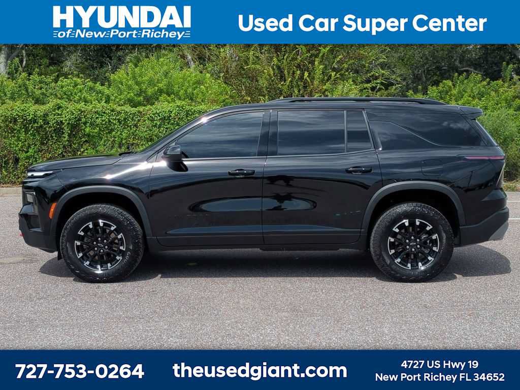 Used 2026 Chevrolet Traverse Z71 w/ LPO, Floor Liner Package AWD/4WD image 2