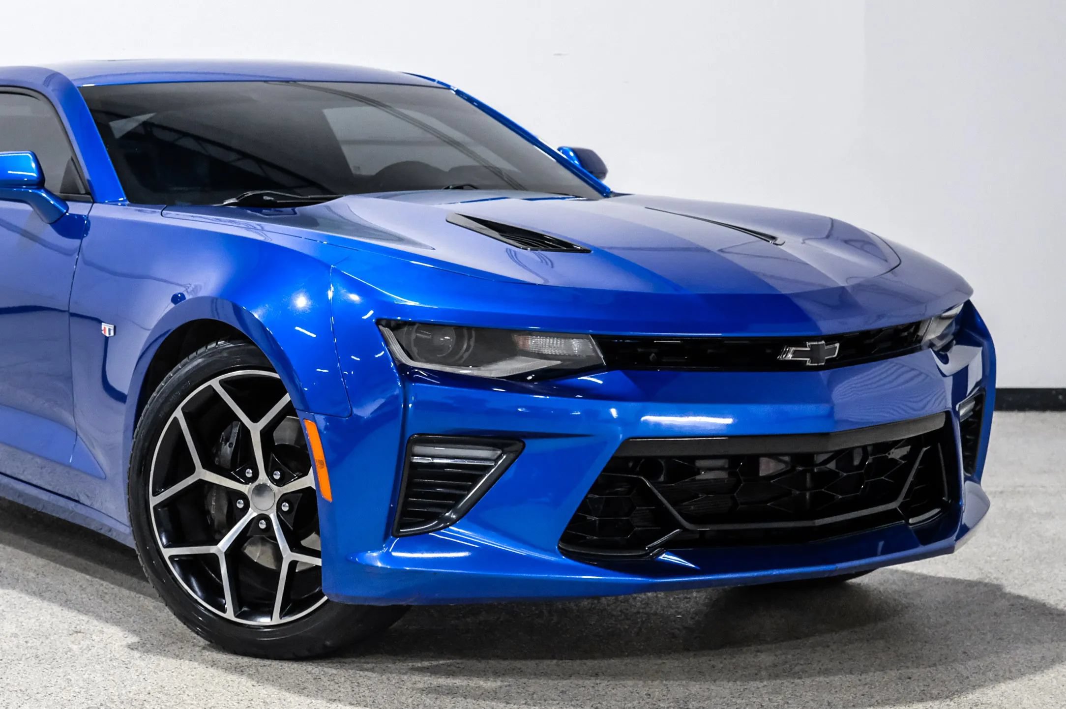 Used 2017 Chevrolet Camaro SS RWD image 11