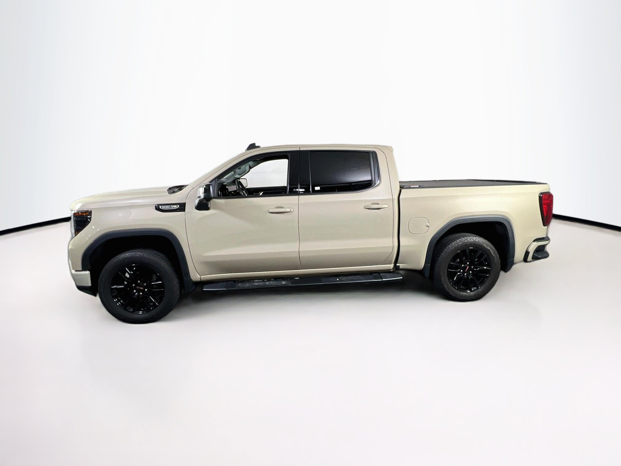 Used 2022 GMC Sierra 1500 Elevation w/ Elevation Premium Package AWD/4WD image 8