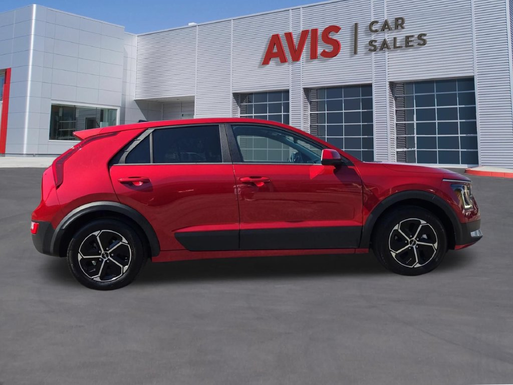 Used 2025 Kia Niro LX FWD image 4