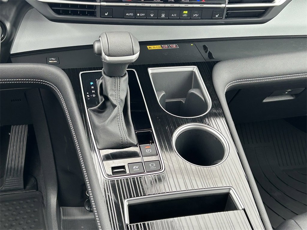 Used 2025 Toyota Sienna XSE image 23