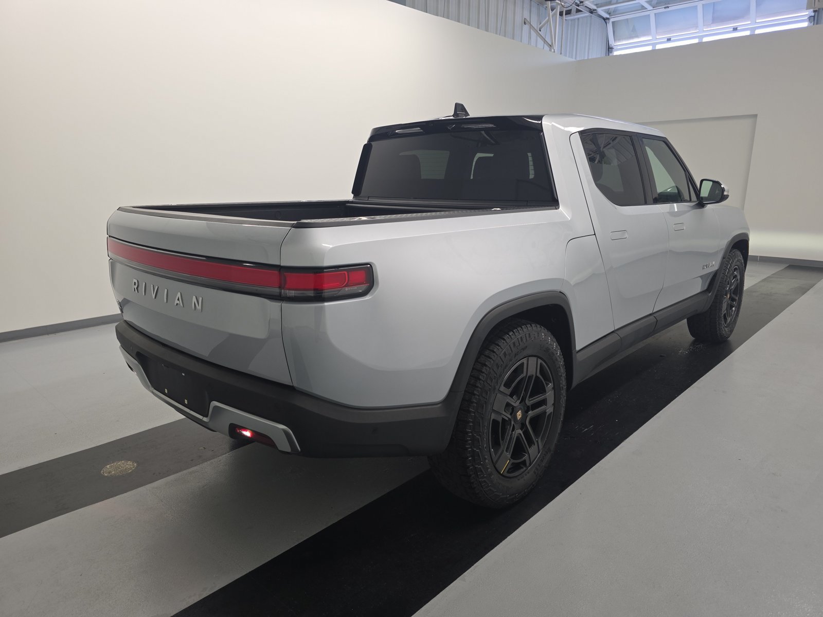Used 2024 Rivian R1T Adventure Dual AWD/4WD image 5