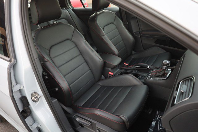 Used 2020 Volkswagen GTI SE FWD image 44