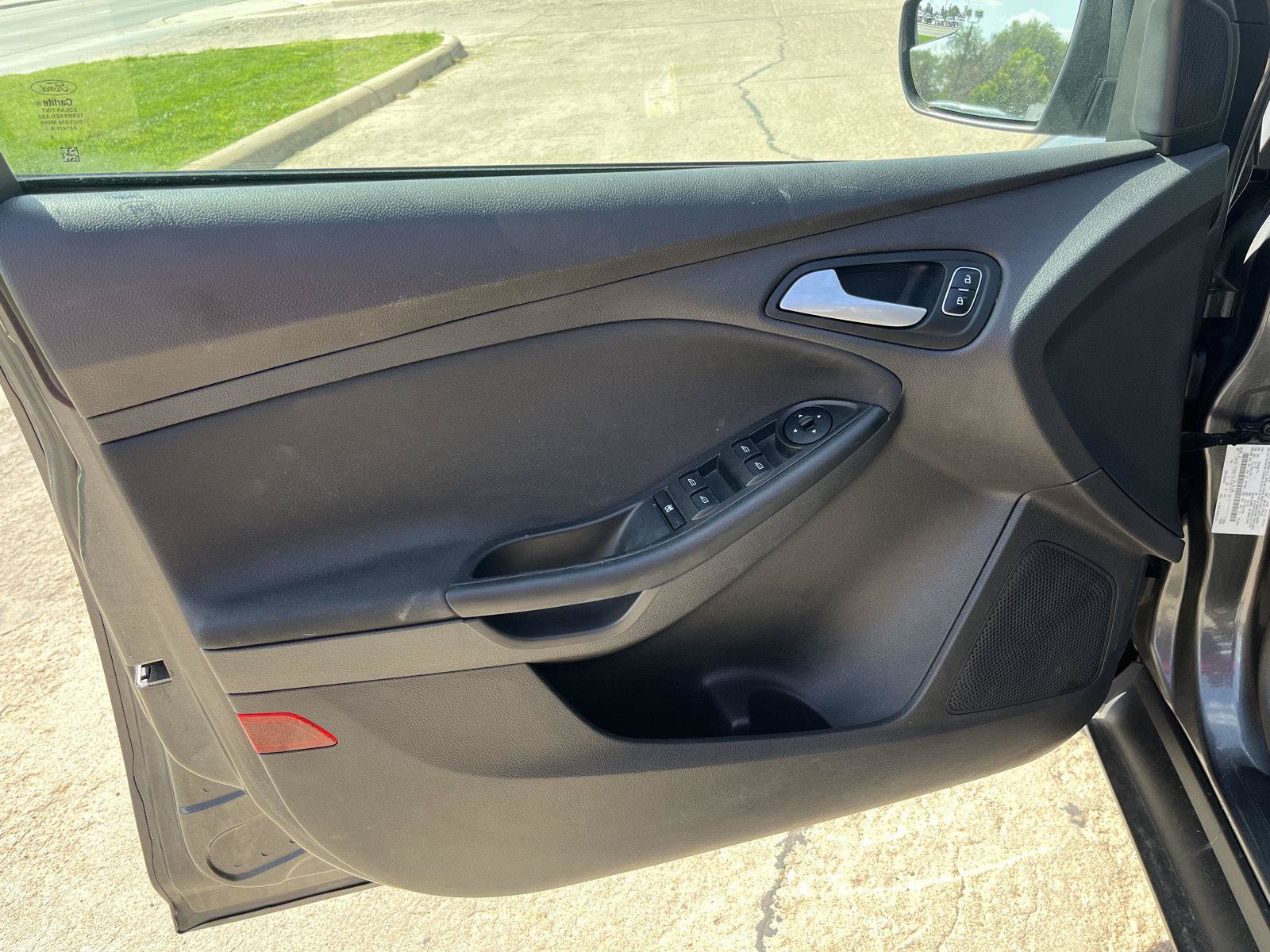 Certified 2018 Ford Focus SE FWD image 10