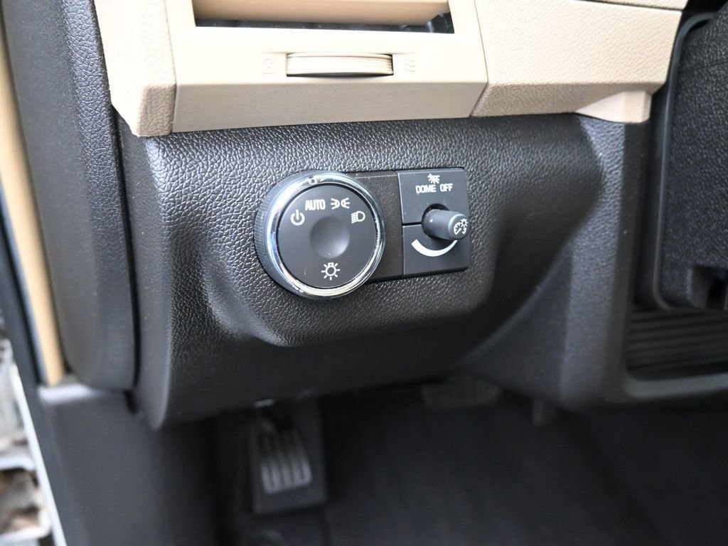 Used 2009 Chevrolet Traverse LTZ image 13