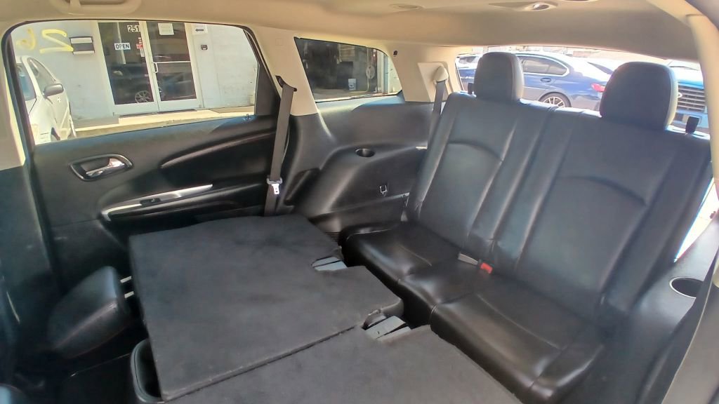 Used 2015 Dodge Journey R/T w/ Flexible Seating Group image 15