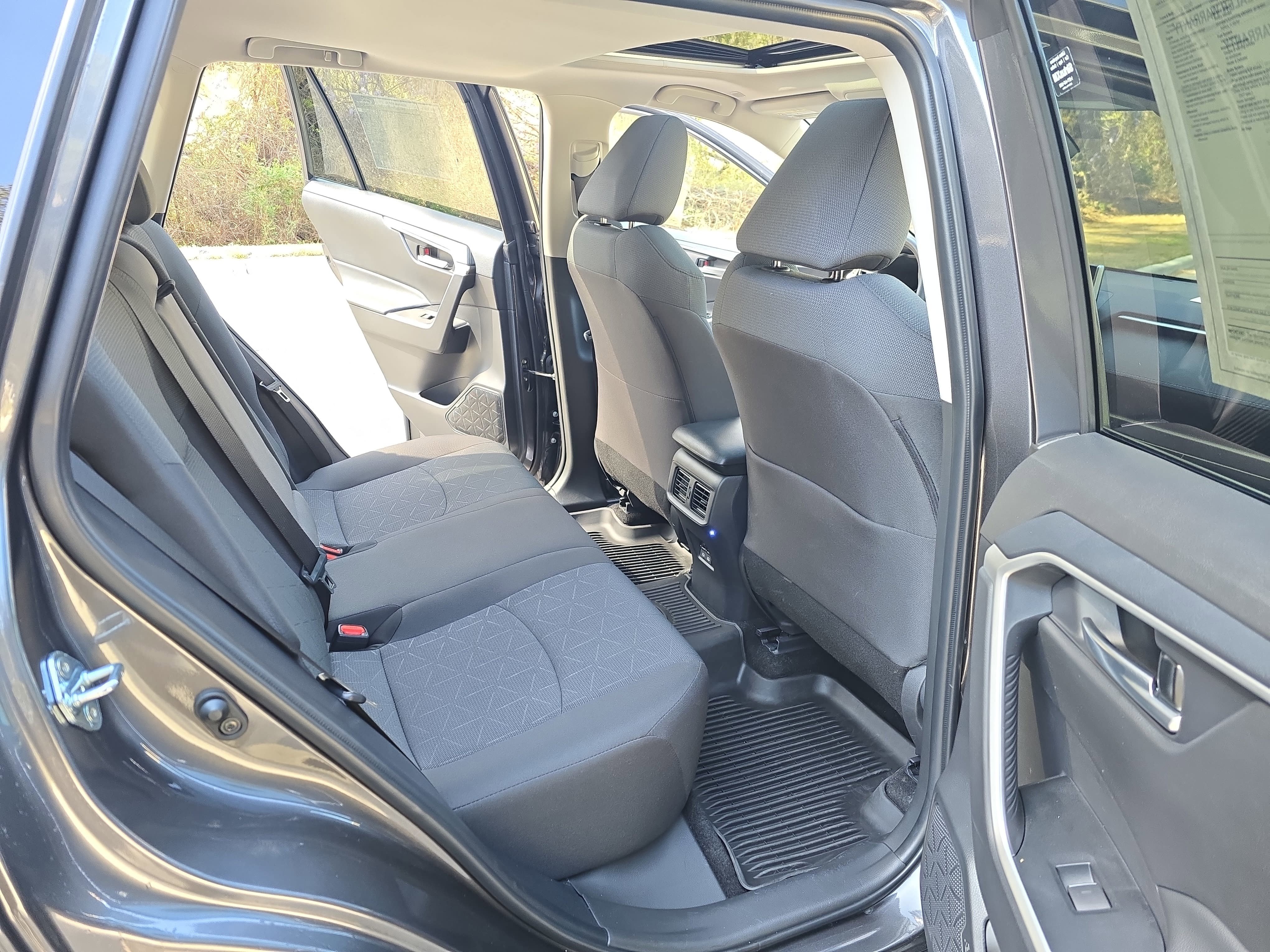 Used 2025 Toyota RAV4 XLE w/ Convenience Package image 11